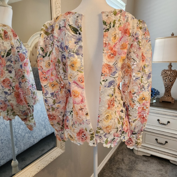 Boston Proper Multicolor Floral V-Neck Top - Picture 6 of 11